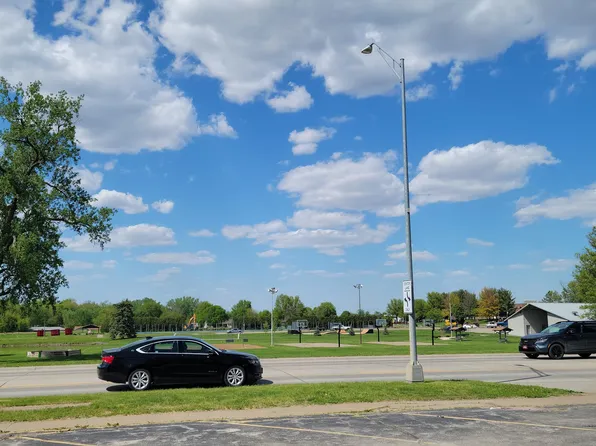 205 Oskaloosa St, Pella, IA