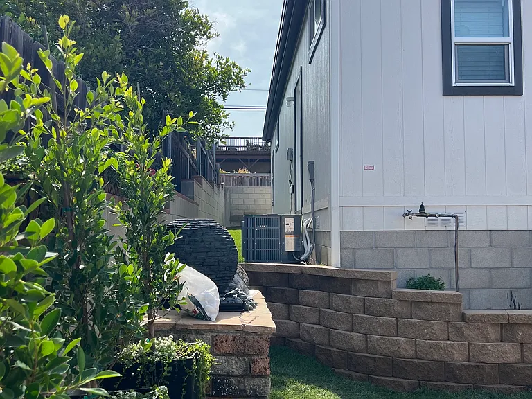 2221 Erie St — Photo 14