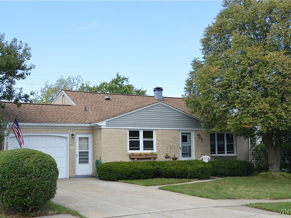 1st image of 8 Bahama Ln