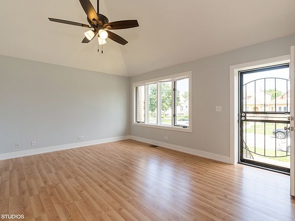 4th image of 6335 W Warwick Ave