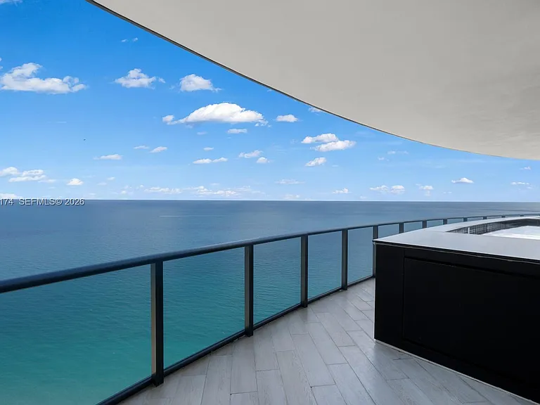 18555 Collins Ave #5105 — Photo 35