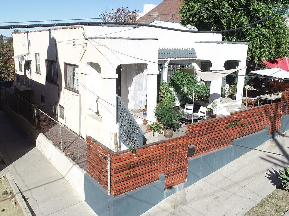 1st image of 321-323 Douglas St