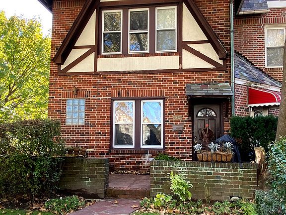 3rd image of 68-52 Harrow St #1