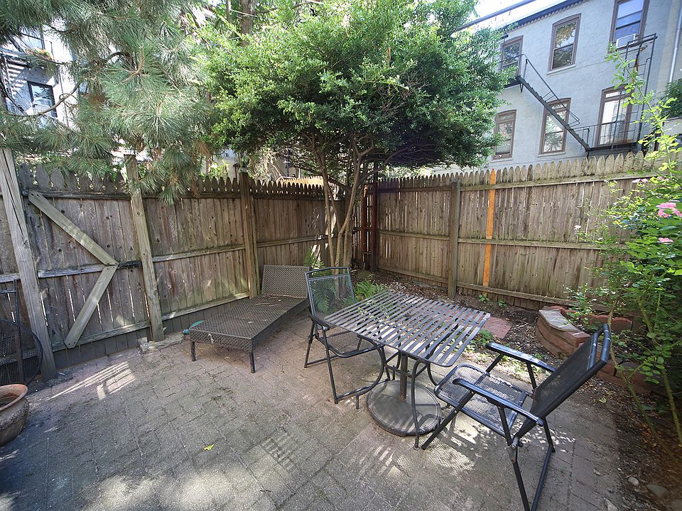 1st image of 398 8th St APT 1R