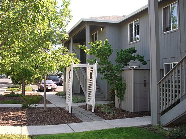 1st image of 427 Western Ave APT 8