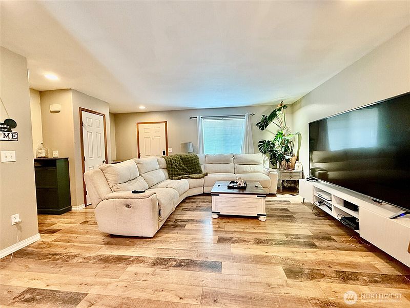 5th image of 316 Helen Street
