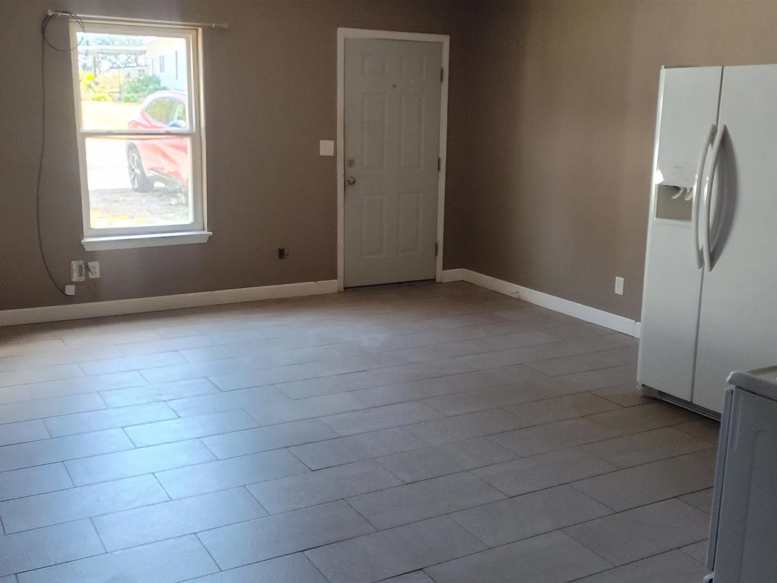 2 bed, 1.0 bath, 850 sqft — Photo 3