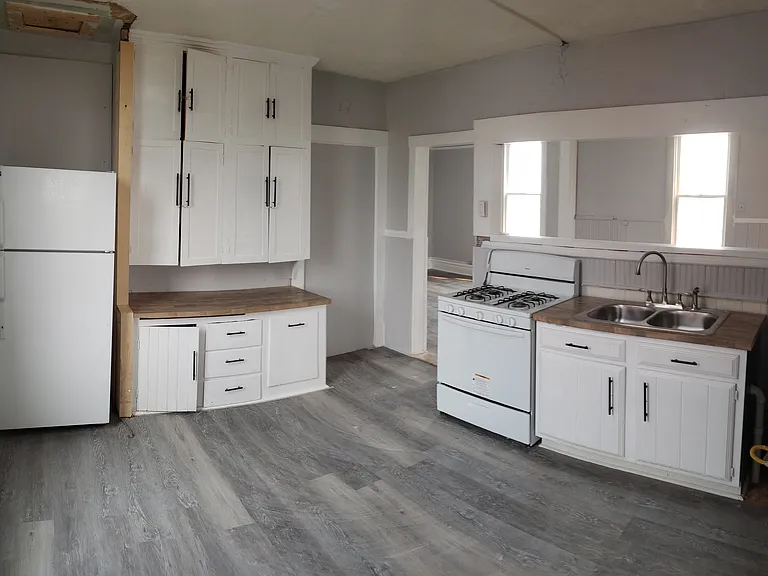 Updated kitchen with new countertop