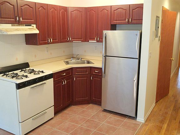 3rd image of 8329 Talbot St #1