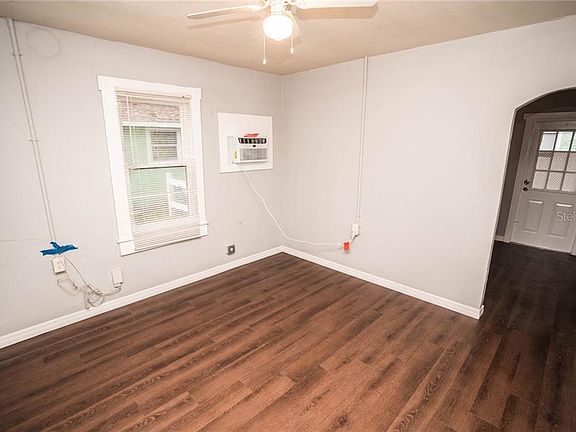 4th image of 210 W Humphrey St