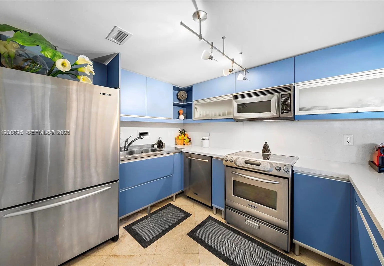 Roney Palace Condo — Photo 3