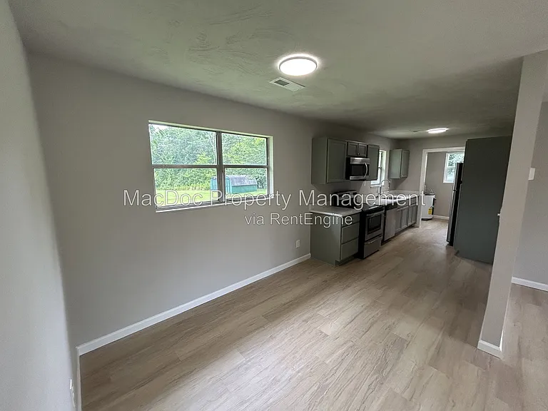 321 Union Ave — Photo 5