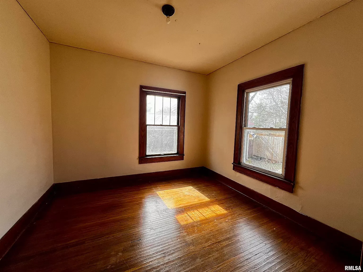 2 bed, 960 sqft, $900 — Photo 3