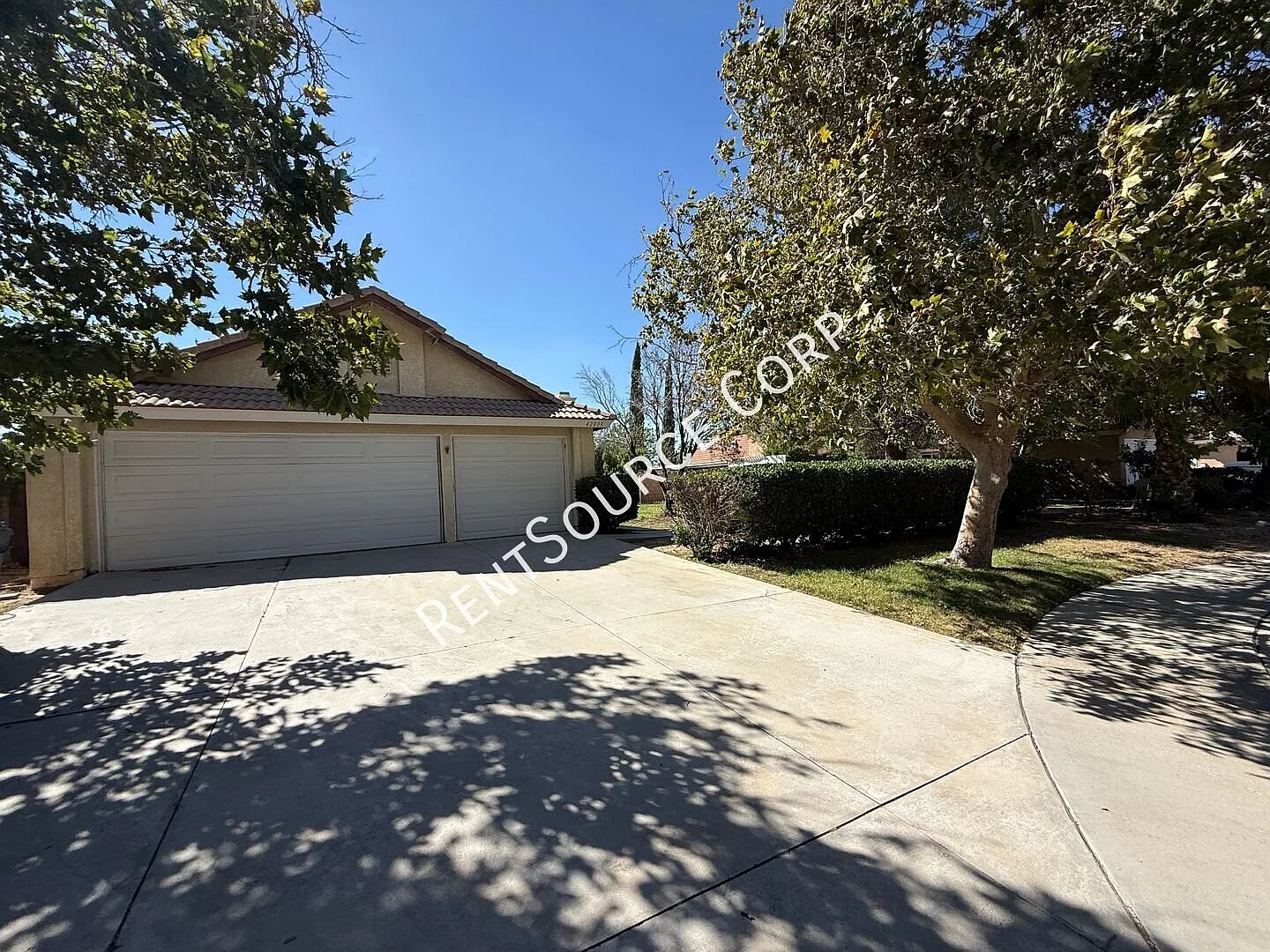 3 Bedrooms/2 Bathrooms Single Story Home for Rent in West Lancaster in Antelope Valley — Photo 1