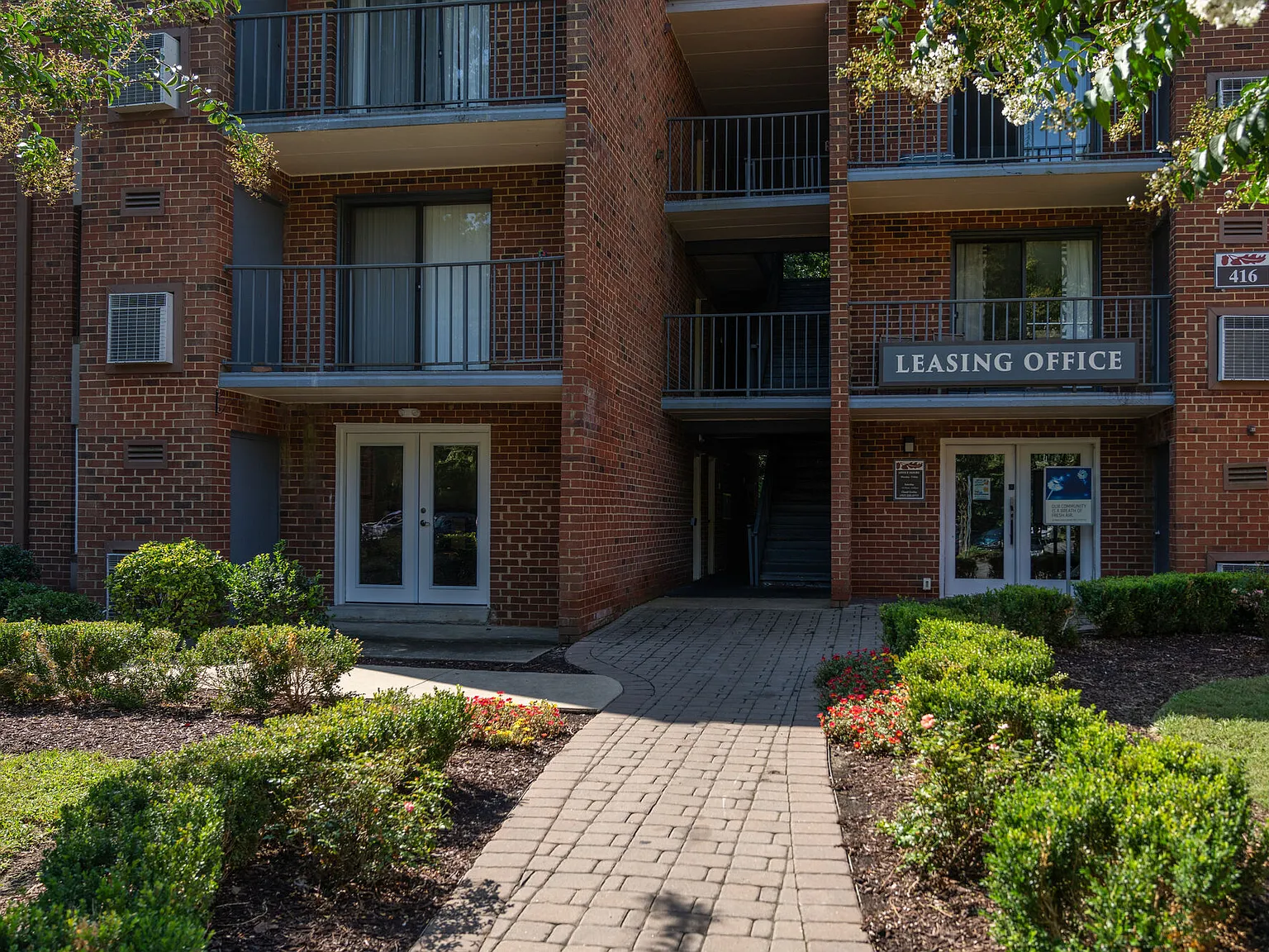 Parkway Apartments — Photo 1
