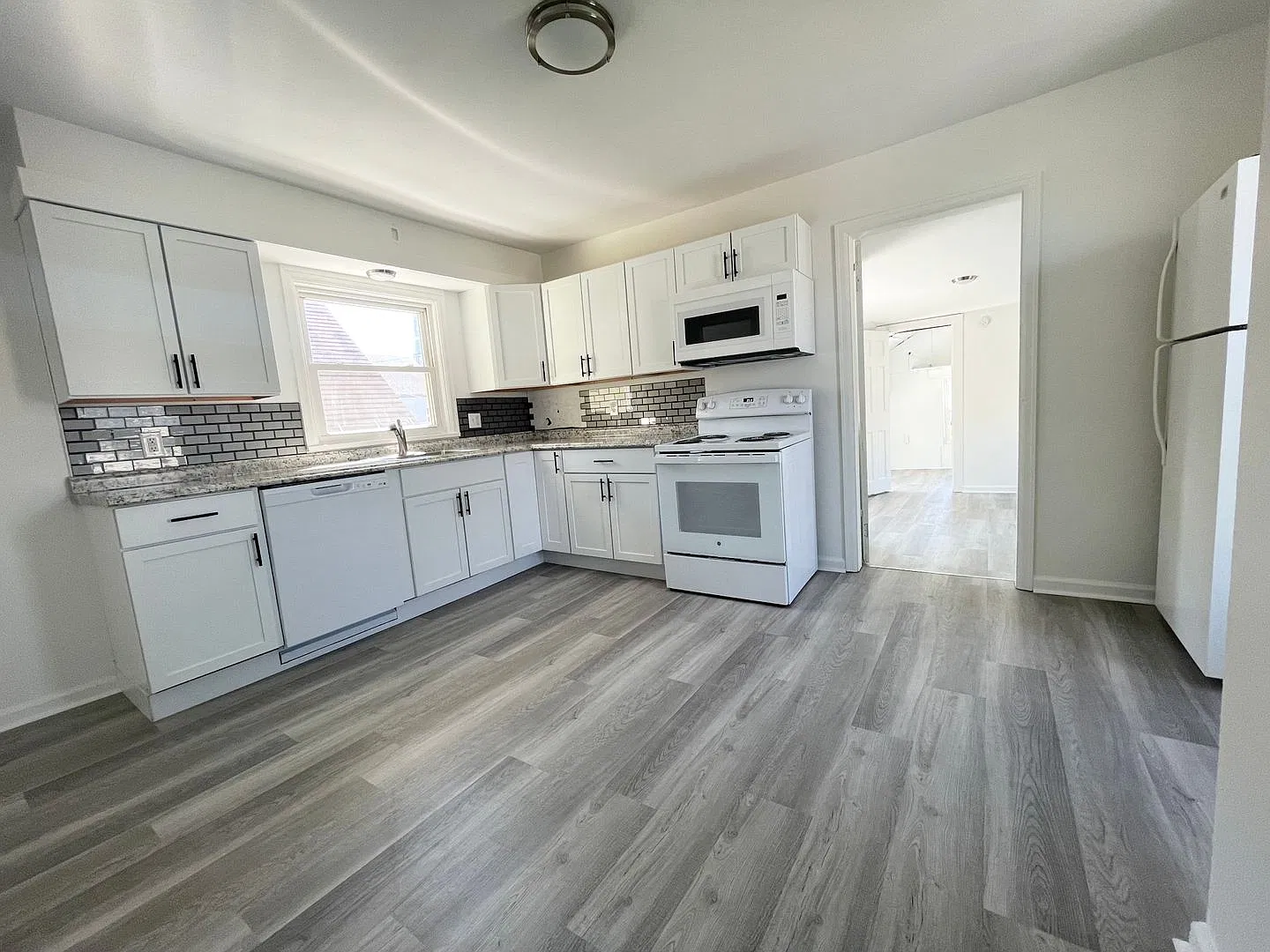 218-220 N Park Ave — Photo 2