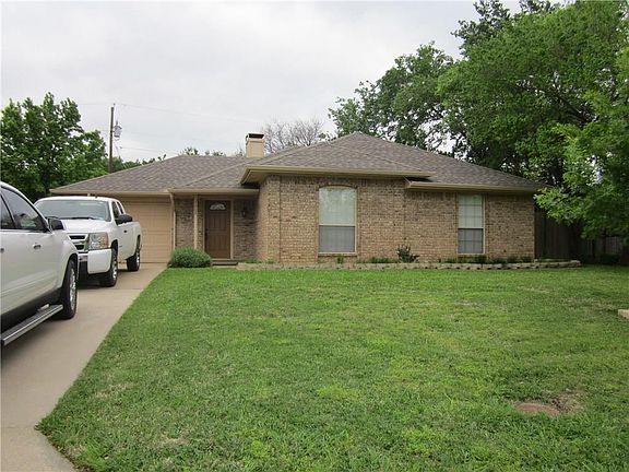 3rd image of 1008 Oak Grove Ln