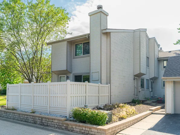 542 Del Lago Dr, Schaumburg, IL 60173