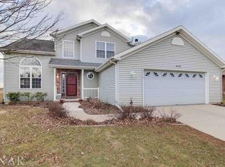 3113 Old Jamestown Rd, Bloomington, IL 61704