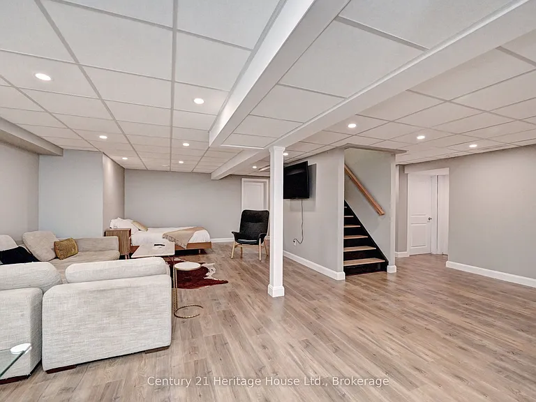 219 Falconridge Dr — Photo 35