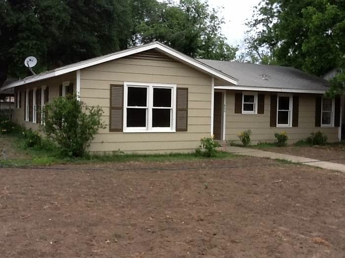 800 Laurel St, Uvalde, TX 78801 Zillow