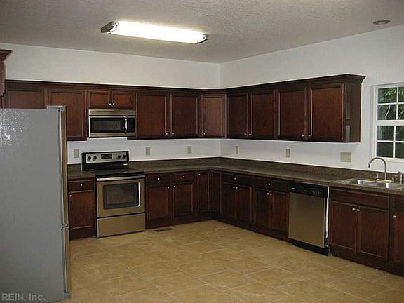 4th image of 2539 Hale St