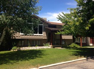 2086 E Pinecrest Ln, Sandy, UT 84092