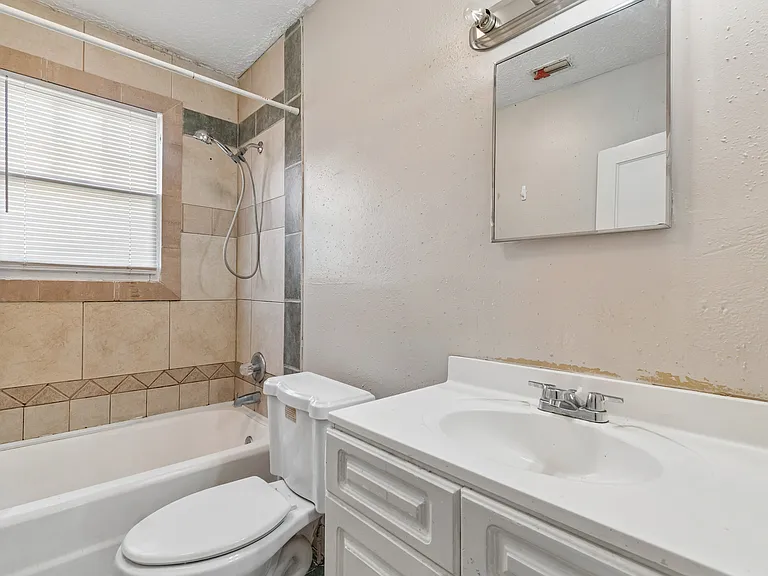 2536 Lowell Ave — Photo 4