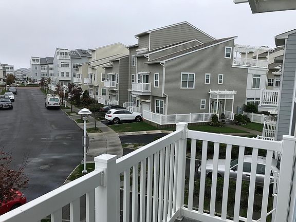 4th image of 6531 Seaspray Ave