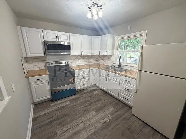 1316 N Main St unit A, Independence MO 64050// Ranch Style Duplex// 2 Beds 1 bath// Rent: $1200 D... — Photo 5