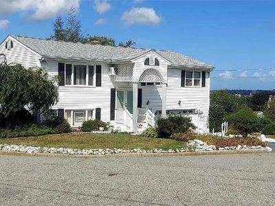 27 Aurelia Dr, Providence, RI, 02909