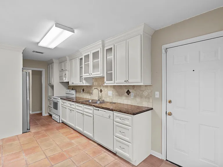 13 Lyncrest Dr — Photo 12