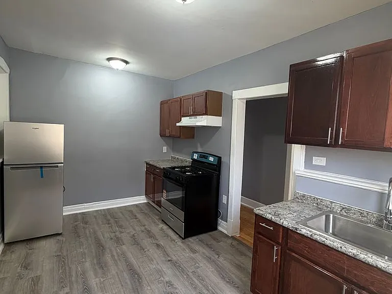 7001 S Aberdeen St — Photo 3