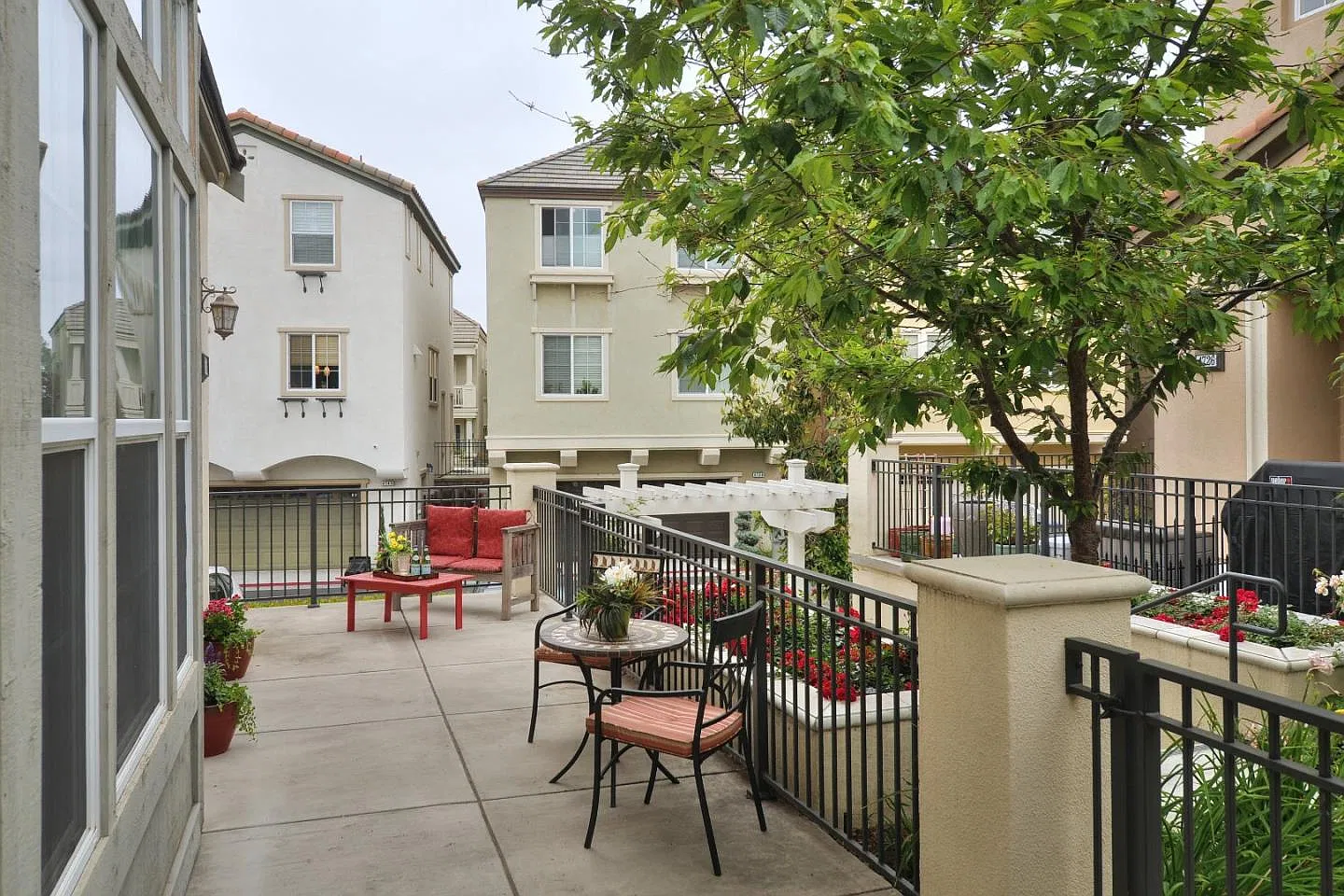 4 bed, 2079 sqft, $6,500 — Photo 3