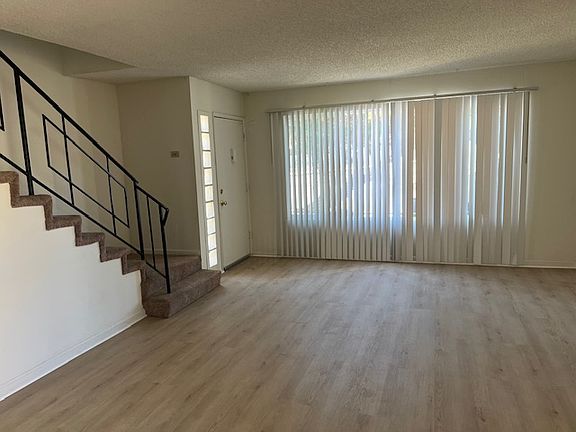 Living room 1- New Laminate Floor
