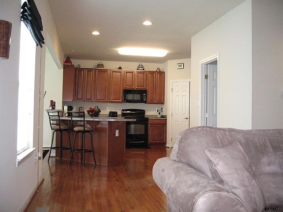 3rd image of 17250 Russett Farm Dr