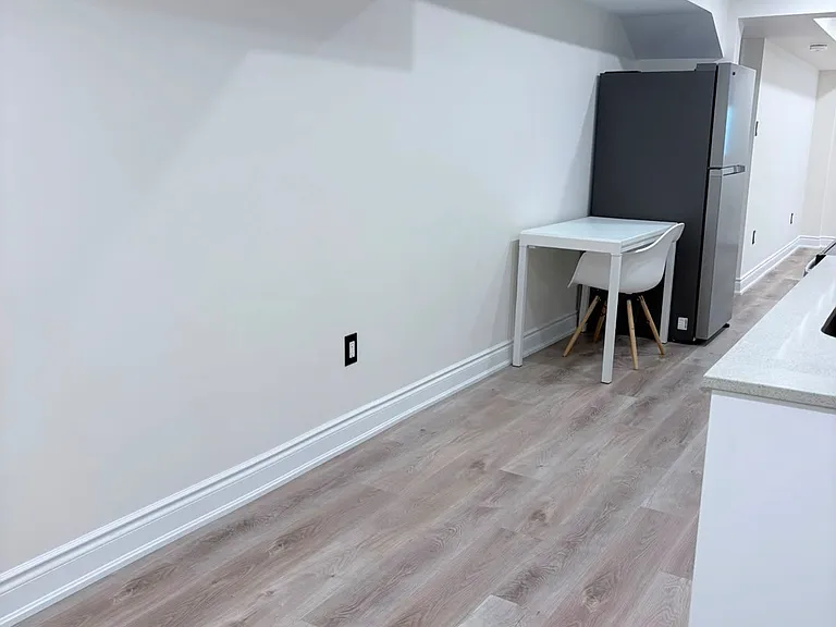 158 Wainscot Ave #BASEMENT — Photo 11