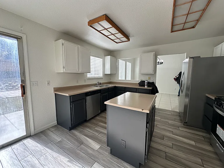 4541 Creekside Cir — Photo 6