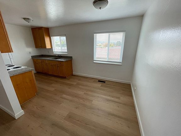 3rd image of 1730 Sequoia Ave #5