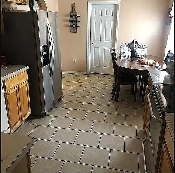 881 Vanderbilt Dr — Photo 2