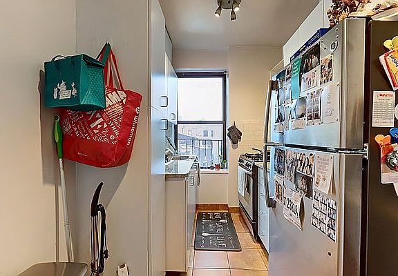 5th image of 177 8th Ave #61