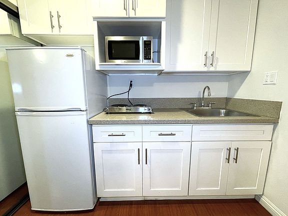 4th image of 3615 Keystone Ave APT 6