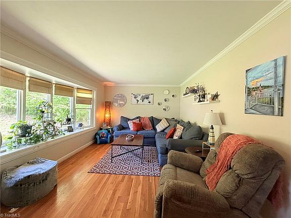 5th image of 281 Emory St