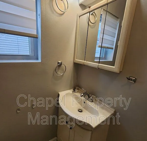 1346 N 27th St #3 — Photo 11