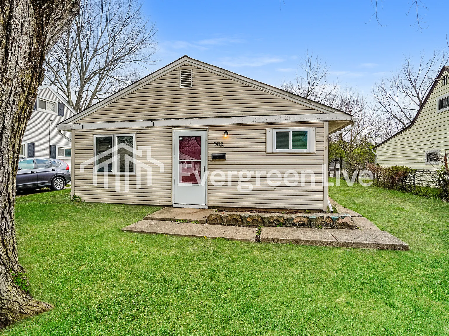 3 bed, 1.0 bath, 990 sqft, $1,295 — Photo 1