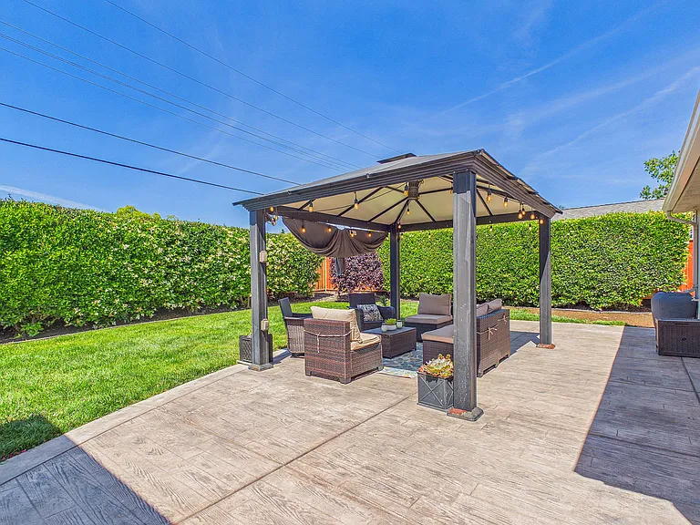 7425 Brighton Dr — Photo 30