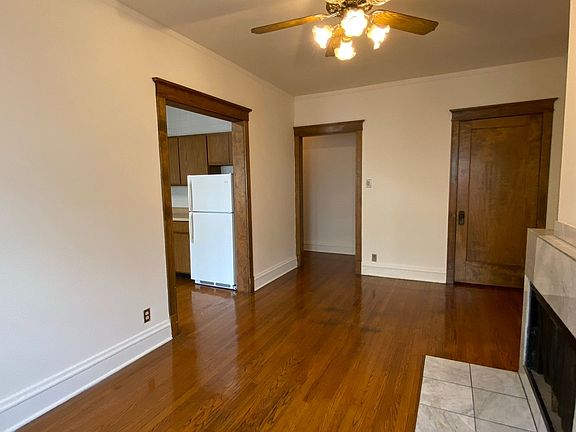 5th image of 3152 N Broadway St #315-31562E