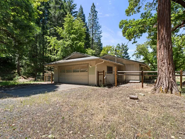 5201 Lake Shore Dr, Selma, OR 97538