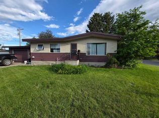 2702 8a Ave N, Lethbridge, AB T1H1E2
