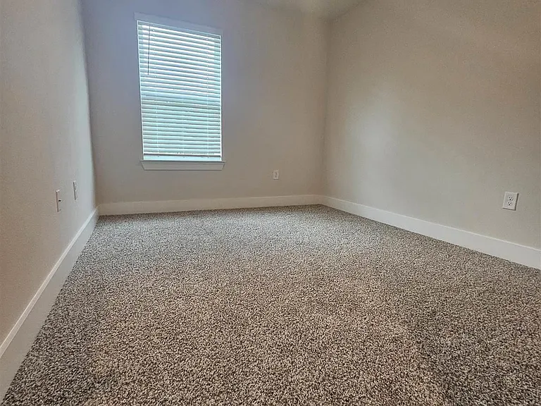 9433 Nature Creek Ln — Photo 18